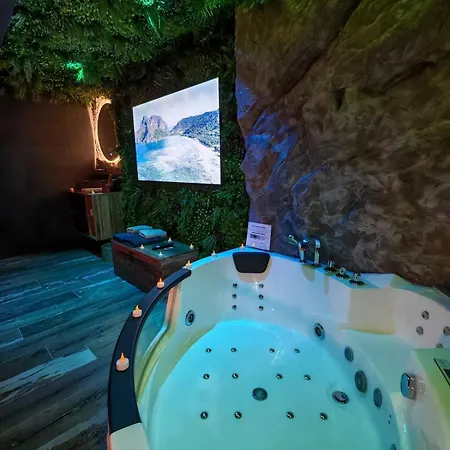 Апартаменты La Jacuzzi Tornac